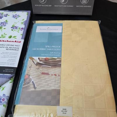 Brand new Kitchen accessories - utensils - Christmas themed oven mitts - table cloth - Drying mat - Kitchen aid silicone oven mitts