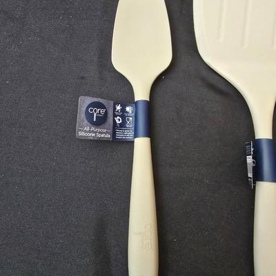 Brand new Kitchen accessories - utensils - Christmas themed oven mitts - table cloth - Drying mat - Kitchen aid silicone oven mitts