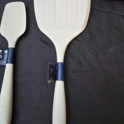 Brand new Kitchen accessories - utensils - Christmas themed oven mitts - table cloth - Drying mat - Kitchen aid silicone oven mitts