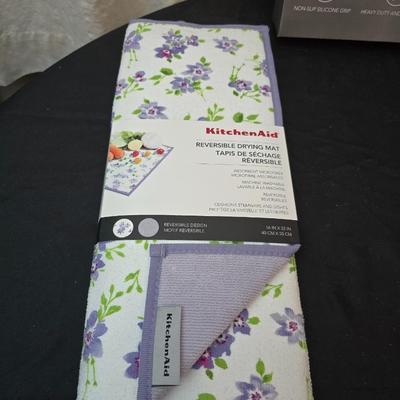 Brand new Kitchen accessories - utensils - Christmas themed oven mitts - table cloth - Drying mat - Kitchen aid silicone oven mitts