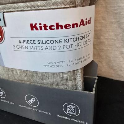 Brand new Kitchen accessories - utensils - Christmas themed oven mitts - table cloth - Drying mat - Kitchen aid silicone oven mitts