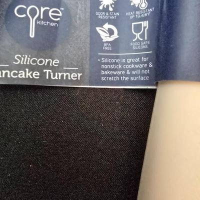 Brand new Kitchen accessories - utensils - Christmas themed oven mitts - table cloth - Drying mat - Kitchen aid silicone oven mitts