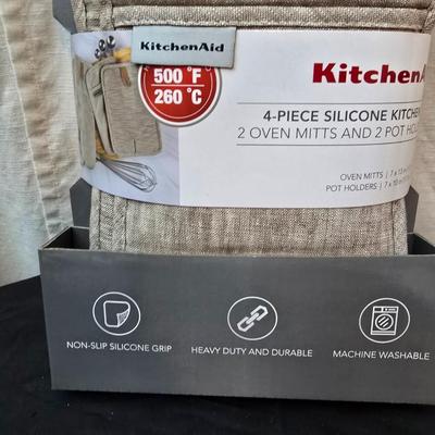 Brand new Kitchen accessories - utensils - Christmas themed oven mitts - table cloth - Drying mat - Kitchen aid silicone oven mitts