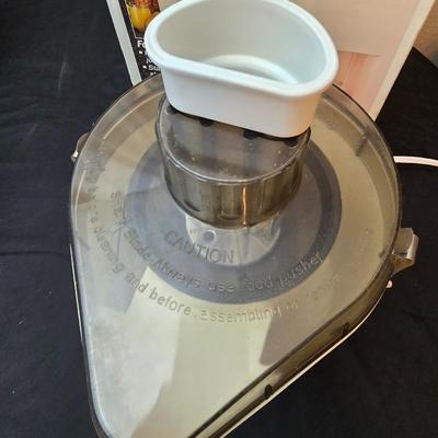 Betty Crocker micro food processor with Waring High performance Juice extractor