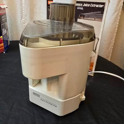 Betty Crocker micro food processor with Waring High performance Juice extractor