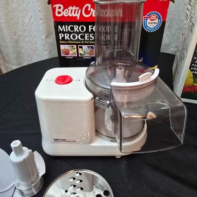 Betty Crocker micro food processor with Waring High performance Juice extractor