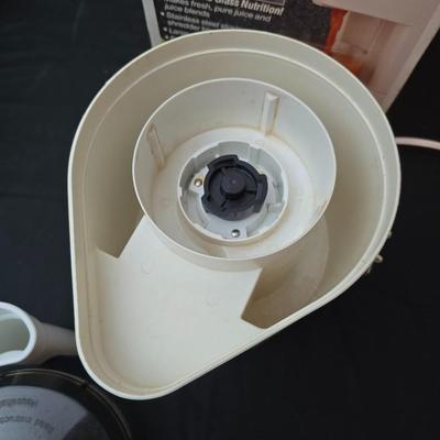 Betty Crocker micro food processor with Waring High performance Juice extractor