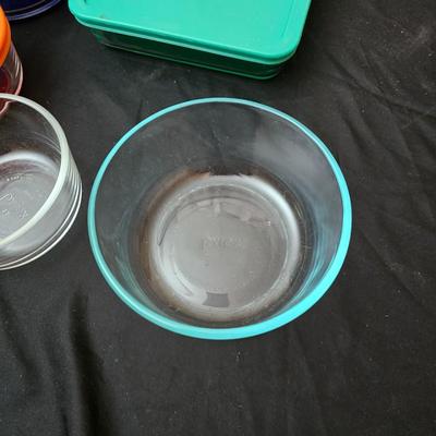 Pyrex glass lidded food storage containers