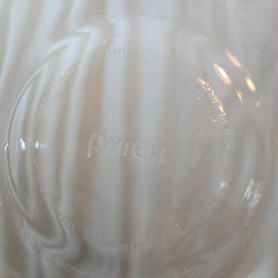 Pyrex glass lidded food storage containers