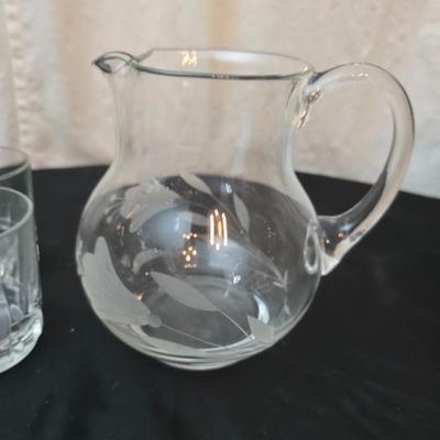 Set of 6 juice glasses - ice cube trays - glass water pitcher and two plastic Rubbermaid pitchers