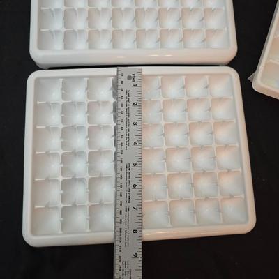 Set of 6 juice glasses - ice cube trays - glass water pitcher and two plastic Rubbermaid pitchers