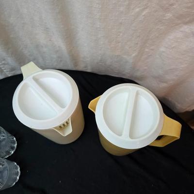 Set of 6 juice glasses - ice cube trays - glass water pitcher and two plastic Rubbermaid pitchers
