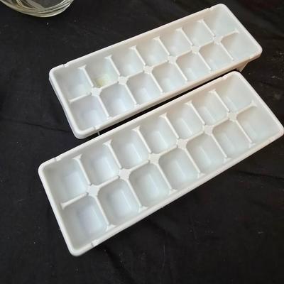 Set of 6 juice glasses - ice cube trays - glass water pitcher and two plastic Rubbermaid pitchers