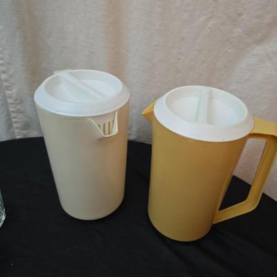 Set of 6 juice glasses - ice cube trays - glass water pitcher and two plastic Rubbermaid pitchers