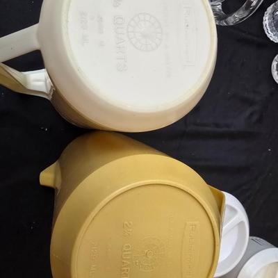 Set of 6 juice glasses - ice cube trays - glass water pitcher and two plastic Rubbermaid pitchers