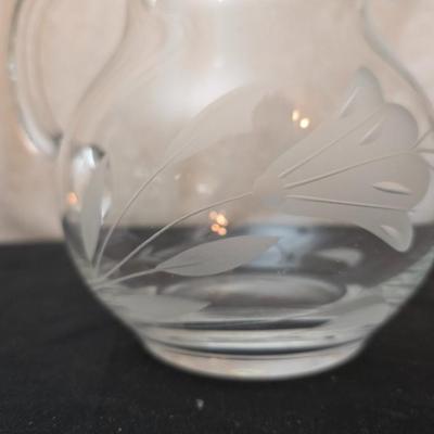 Set of 6 juice glasses - ice cube trays - glass water pitcher and two plastic Rubbermaid pitchers