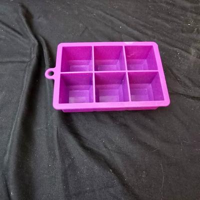 Set of 6 juice glasses - ice cube trays - glass water pitcher and two plastic Rubbermaid pitchers