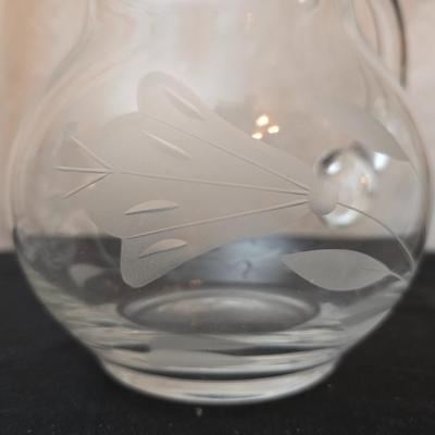 Set of 6 juice glasses - ice cube trays - glass water pitcher and two plastic Rubbermaid pitchers