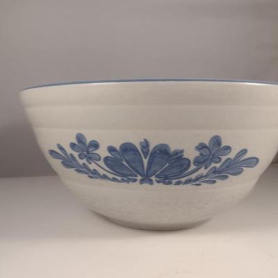Pfaltzgraff Yorktowne Pottery Nesting Bowl Trio