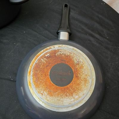 Good cook pan set and a silicone hot pad