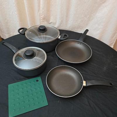 Good cook pan set and a silicone hot pad
