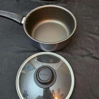 Good cook pan set and a silicone hot pad