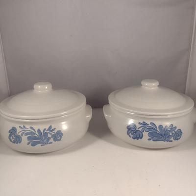 Pfaltzgraff Yorktowne Pottery Pair of Covered Vegetable Bowls
