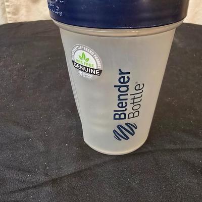 Perfect for morning fruit shakes! Cuisinart drink mixer with some plastic cups and plastic containers for fluids