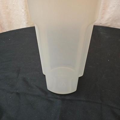 Perfect for morning fruit shakes! Cuisinart drink mixer with some plastic cups and plastic containers for fluids