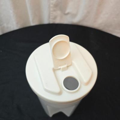 Perfect for morning fruit shakes! Cuisinart drink mixer with some plastic cups and plastic containers for fluids