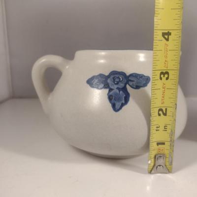 Pfaltzgraff Yorktowne Pottery Pair of Pitchers