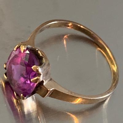 10k Yellow Gold Ring - 2.3 Grams size 6