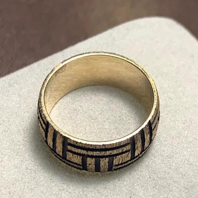 14k Yellow Gold Band / Ring - 5.5 grams size 6