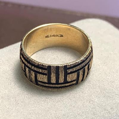 14k Yellow Gold Band / Ring - 5.5 grams size 6