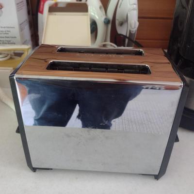 Collection of Kitchen Appliances