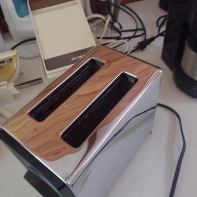 Collection of Kitchen Appliances