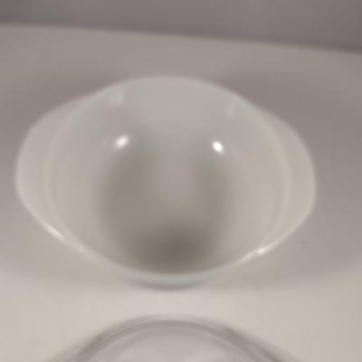 Pyrex Milk Glass Baking Dish with Lid- 1 Liter Capacity
