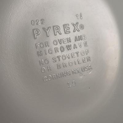 Pyrex Milk Glass Baking Dish with Lid- 1 Liter Capacity