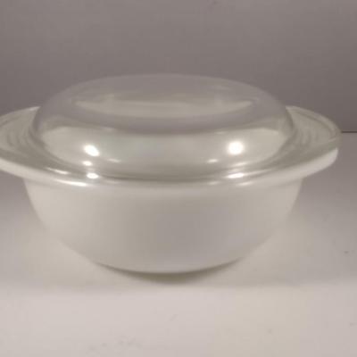 Pyrex Milk Glass Baking Dish with Lid- 1 Liter Capacity