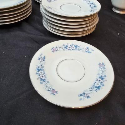Carlton Japan Carla 506 dinnerware set - Service for 8 with serving bowl, sugar and creamer