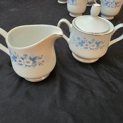 Carlton Japan Carla 506 dinnerware set - Service for 8 with serving bowl, sugar and creamer
