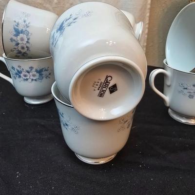 Carlton Japan Carla 506 dinnerware set - Service for 8 with serving bowl, sugar and creamer