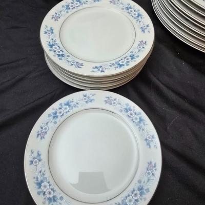 Carlton Japan Carla 506 dinnerware set - Service for 8 with serving bowl, sugar and creamer
