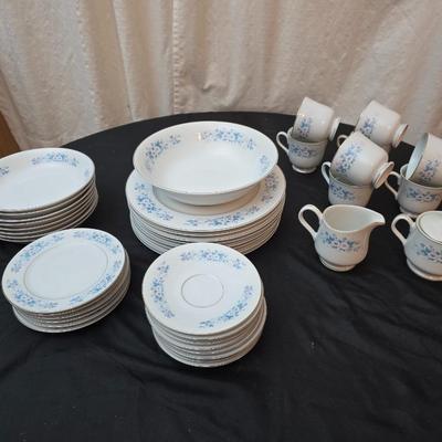 Carlton Japan Carla 506 dinnerware set - Service for 8 with serving bowl, sugar and creamer