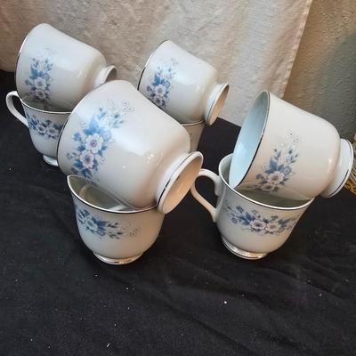 Carlton Japan Carla 506 dinnerware set - Service for 8 with serving bowl, sugar and creamer