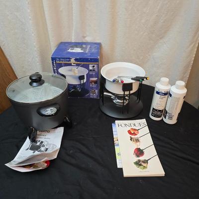 Presto multi cooker / steamer and Distinction 10-piece cheese Fondue set