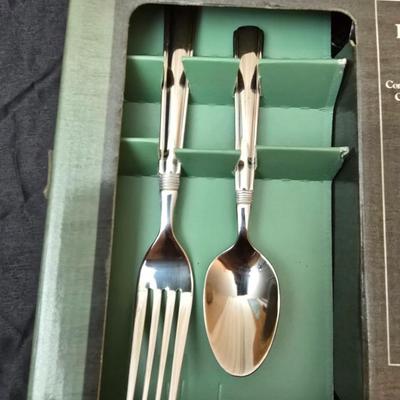 Complete Pfaltzgraff Perennials 40-piece flatware set