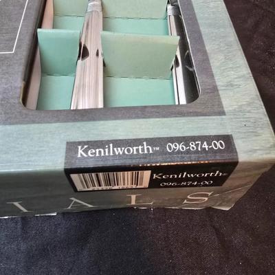 Complete Pfaltzgraff Perennials 40-piece flatware set