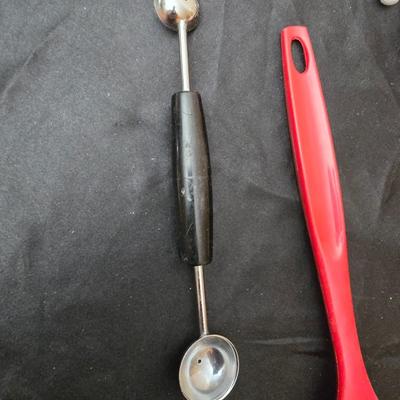 Kitchen cooking utensils and Kitchen gadgets