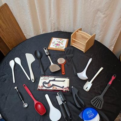 Kitchen cooking utensils and Kitchen gadgets